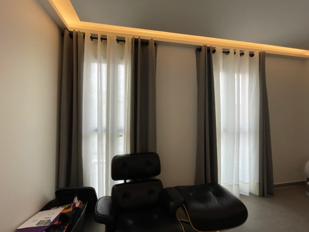 Cortinas hechas a la medida con ojillos